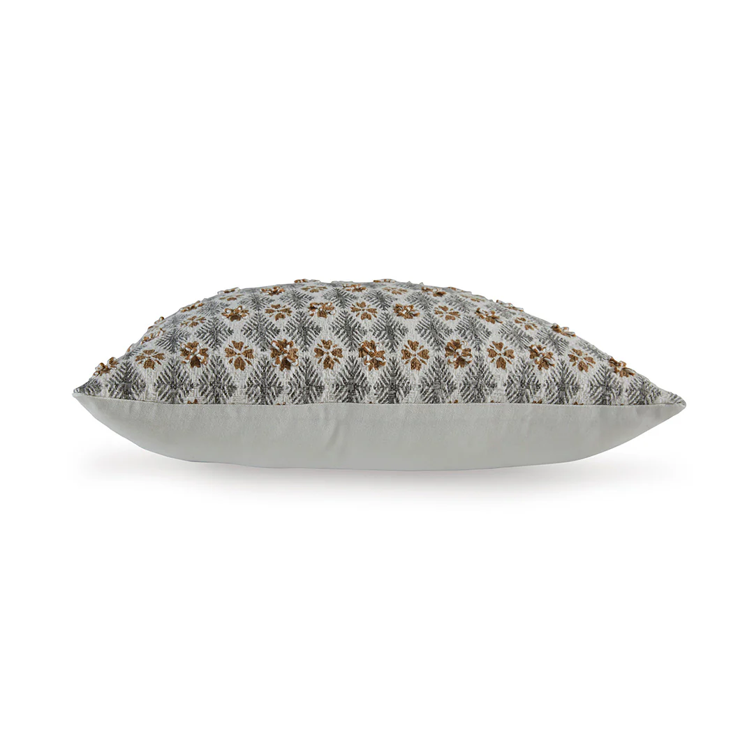 Dainwick Pillow - Image 4